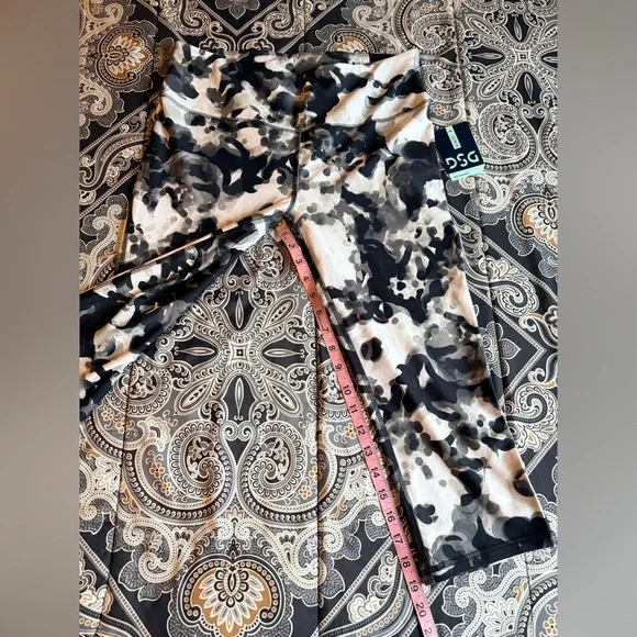 DSG Performance High Rise Capri Workout Leggings Large - Picture 4 of 6